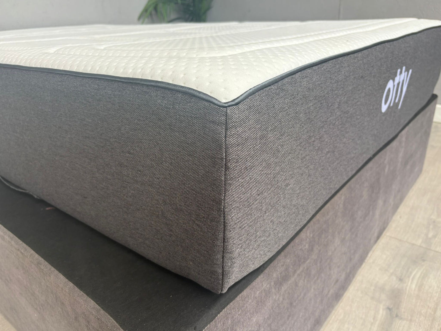 OTTY Original Hybrid 2000 Pocket Sprung 4ft Small Double Mattress - RRP £649