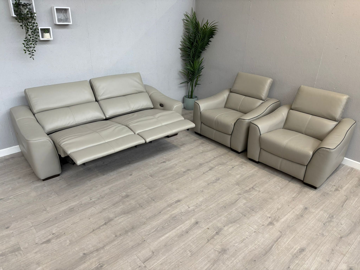 Furniture Village Elixir 3 Seater + 2 Armchairs Leather Power Recliner Sofa Set RRP £4785