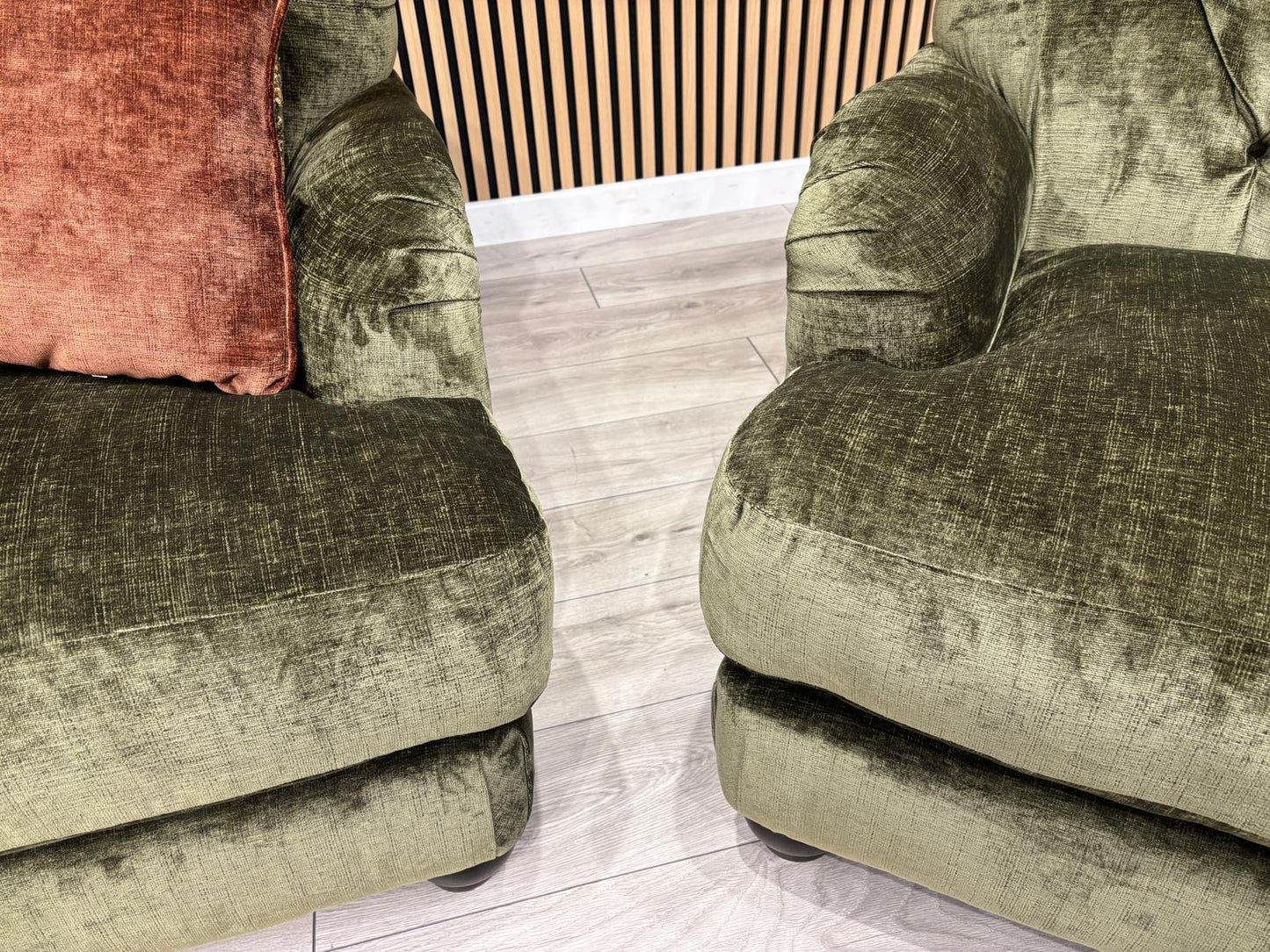 Alexander & James 4 Seater Button Back Sofa + Cuddle Chair, RRP: £3495