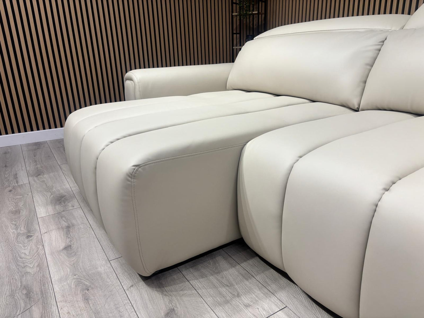 Michigan Leather 3 Seater Electric Double Chaise Cinema Sofa, RRP: £2495