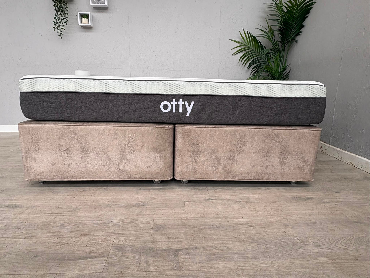 OTTY Pure Hybrid Bamboo 2000 Pocket Sprung 6ft Superking Mattress - RRP £849