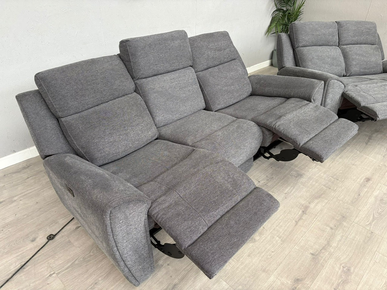 DFS Gilford 3 Seater + 2 Seater Power Recliner Sofa Set - RRP £1978