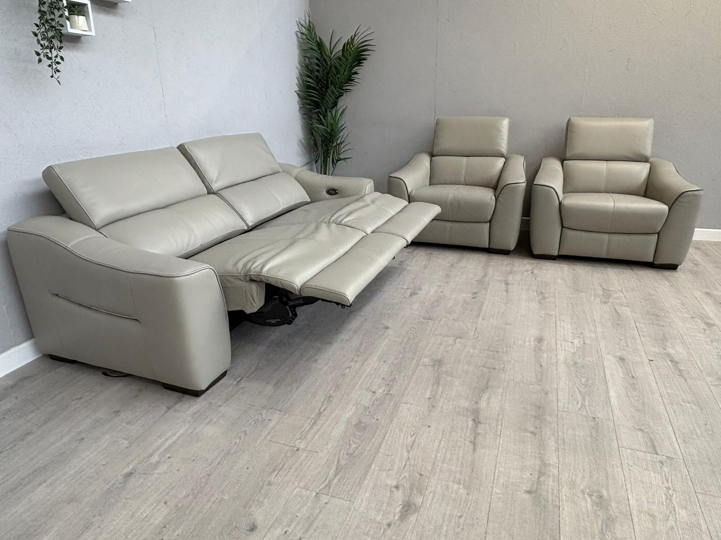 Furniture Village Elixir 3 Seater + 2 Armchairs Leather Power Recliner Sofa Set RRP £4785