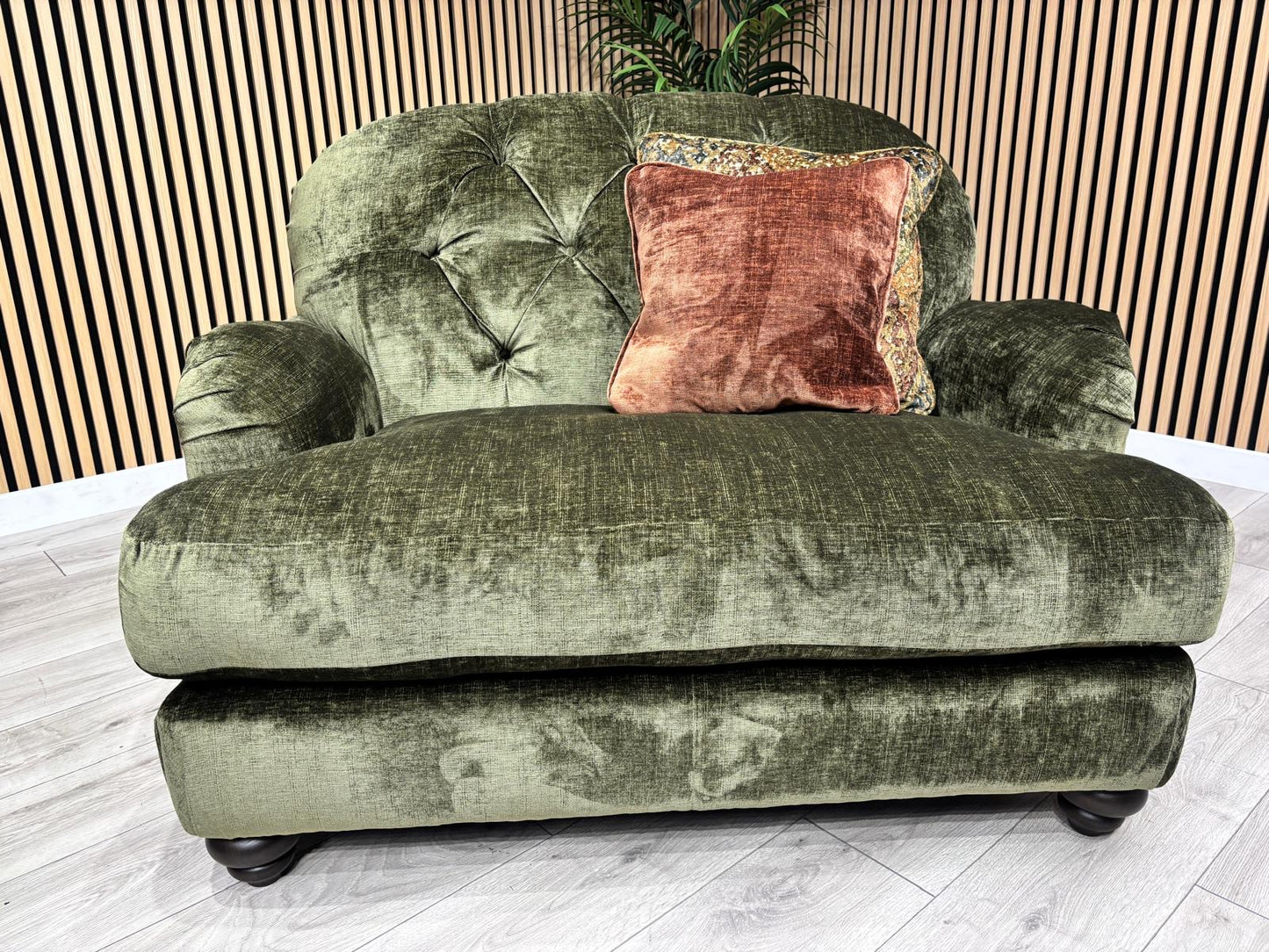 Alexander & James 4 Seater Button Back Sofa + Cuddle Chair, RRP: £3495