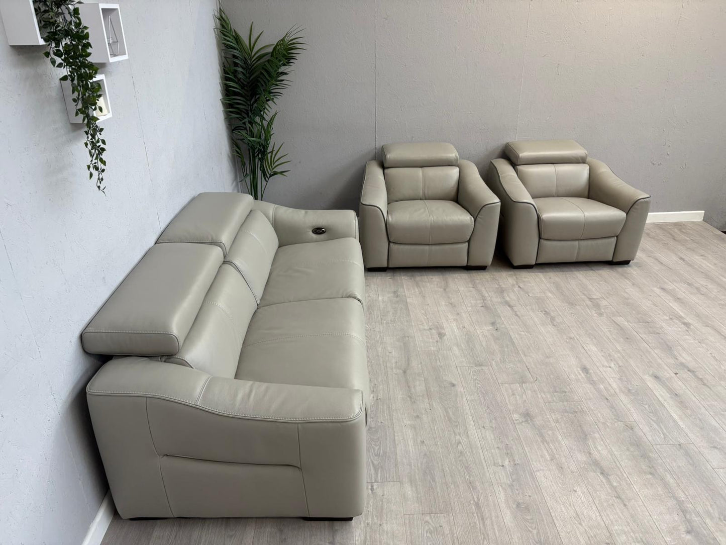 Furniture Village Elixir 3 Seater + 2 Armchairs Leather Power Recliner Sofa Set RRP £4785