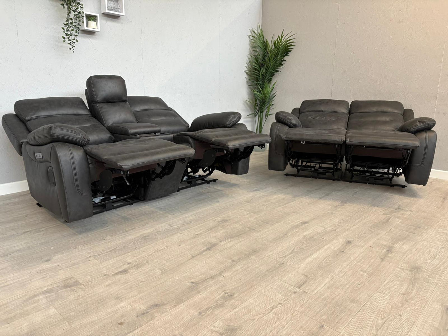 DFS Pierson 2+2 Seater Music Power Recliner Sofa Set with Console RRP £2298