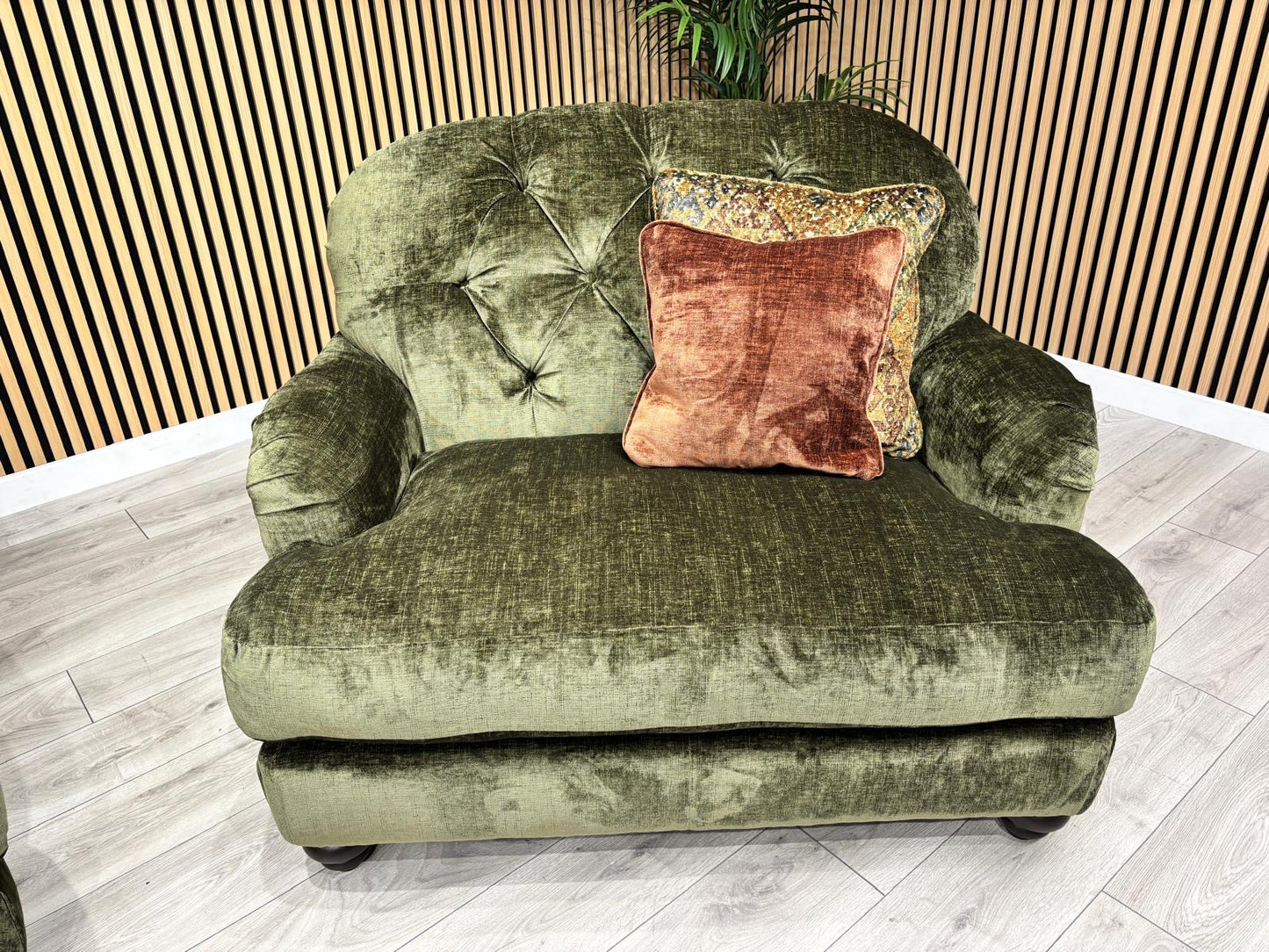 Alexander & James 4 Seater Button Back Sofa + Cuddle Chair, RRP: £3495