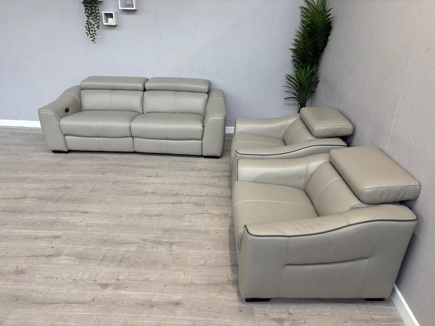 Furniture Village Elixir 3 Seater + 2 Armchairs Leather Power Recliner Sofa Set RRP £4785