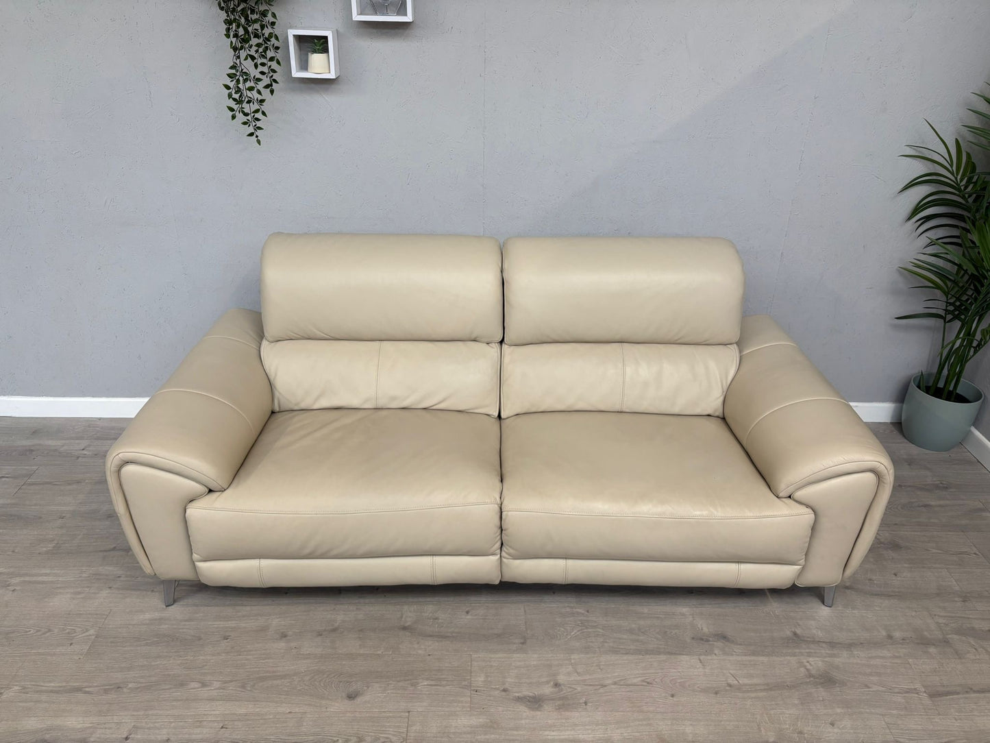 Furniture Village Vino Leather 3 Seater Power Recliner Sofa with Power Headrests - RRP £2595