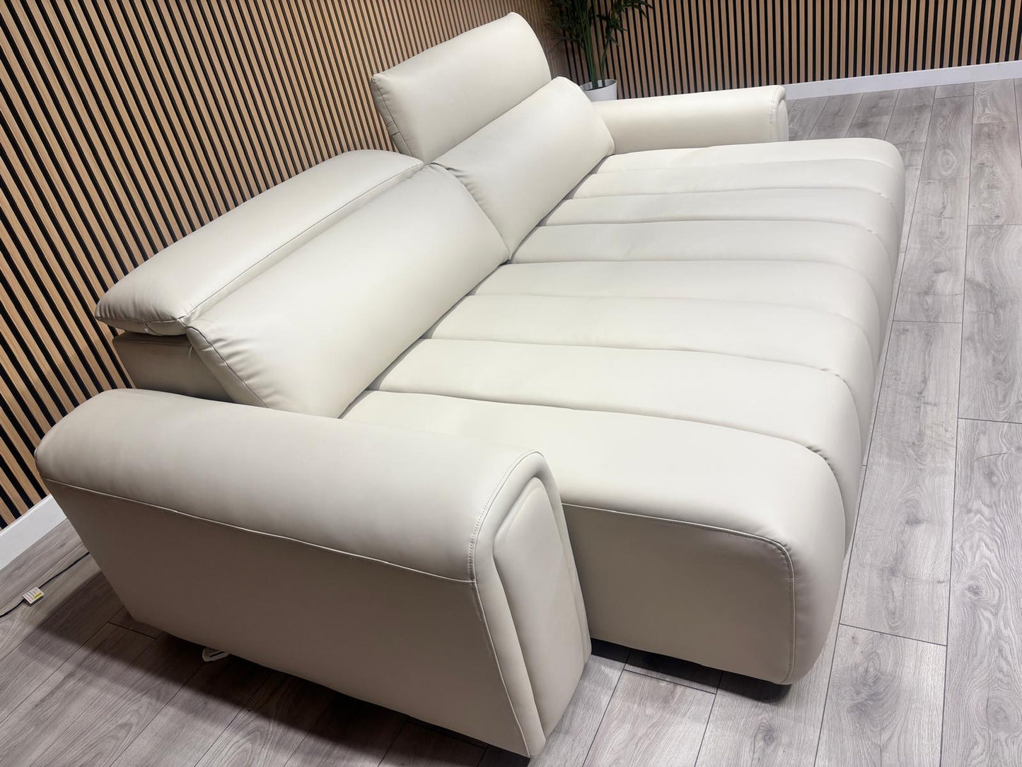 Michigan Leather 3 Seater Electric Double Chaise Cinema Sofa, RRP: £2495