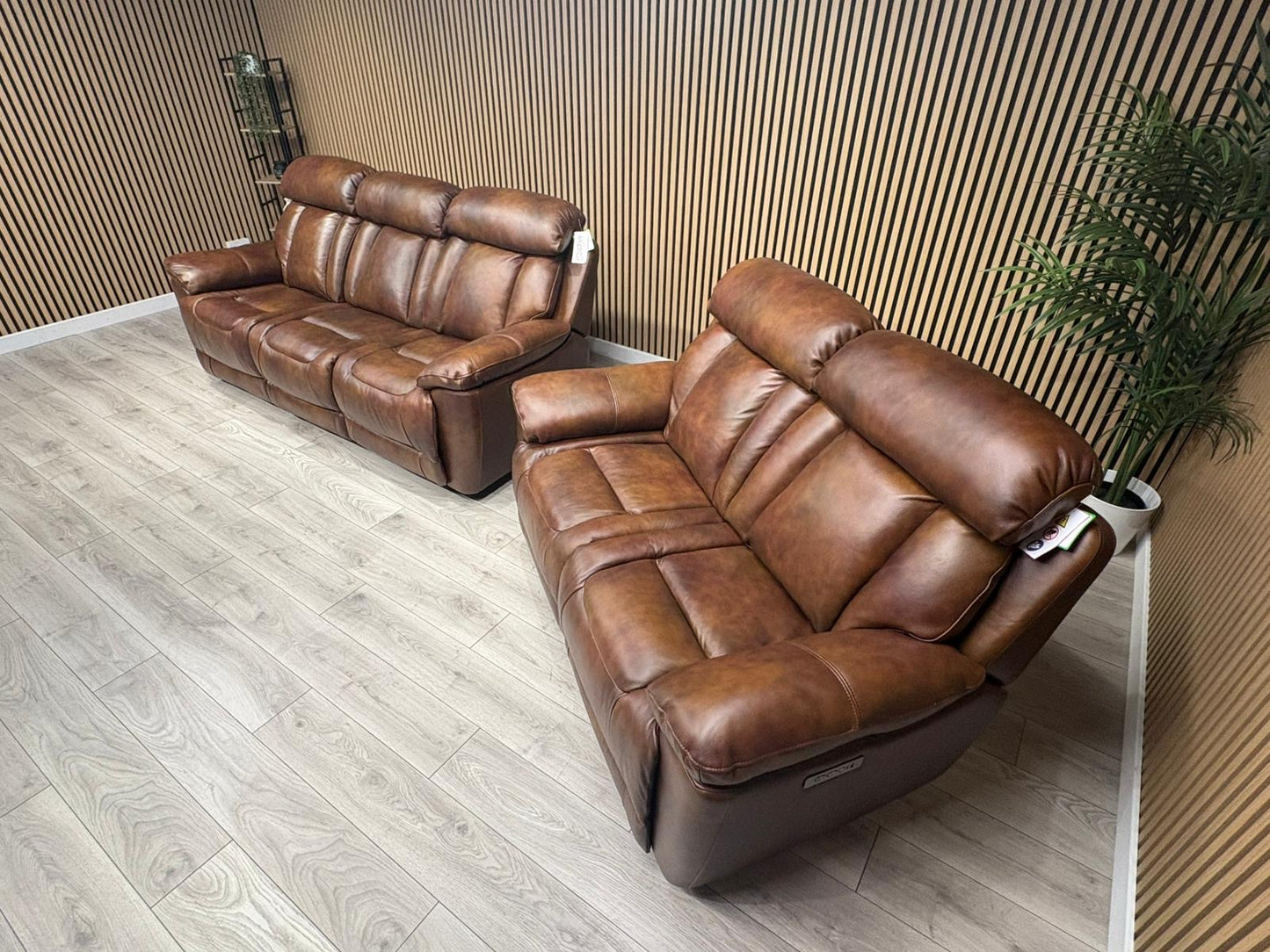DFS Bravado Leather 3 Seater + 2 Seater Sofa Set, Power Recliners RRP: £3898