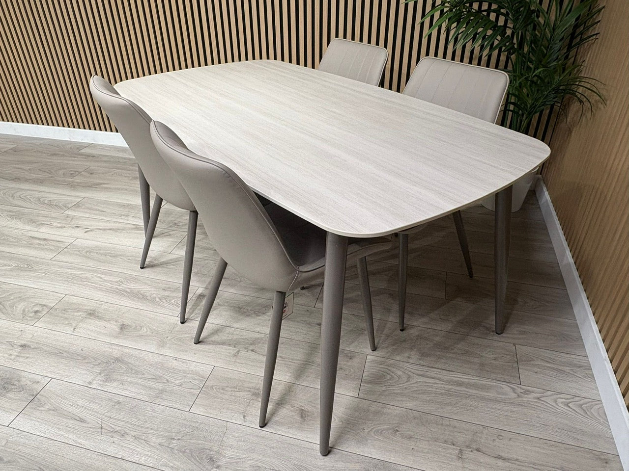 DFS Sample - SOLO Dining Table Set, RRP: £1299
