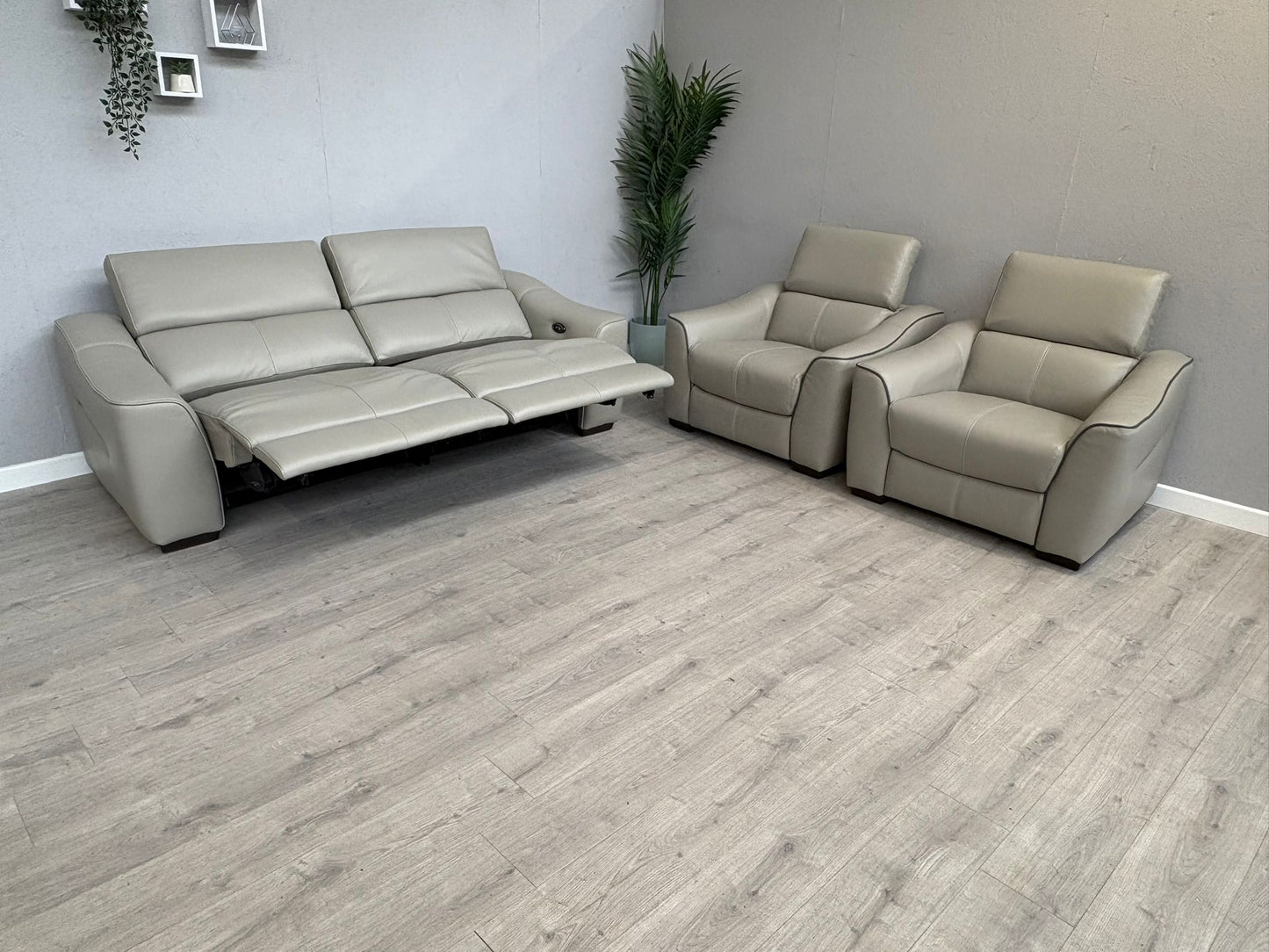 Furniture Village Elixir 3 Seater + 2 Armchairs Leather Power Recliner Sofa Set RRP £4785