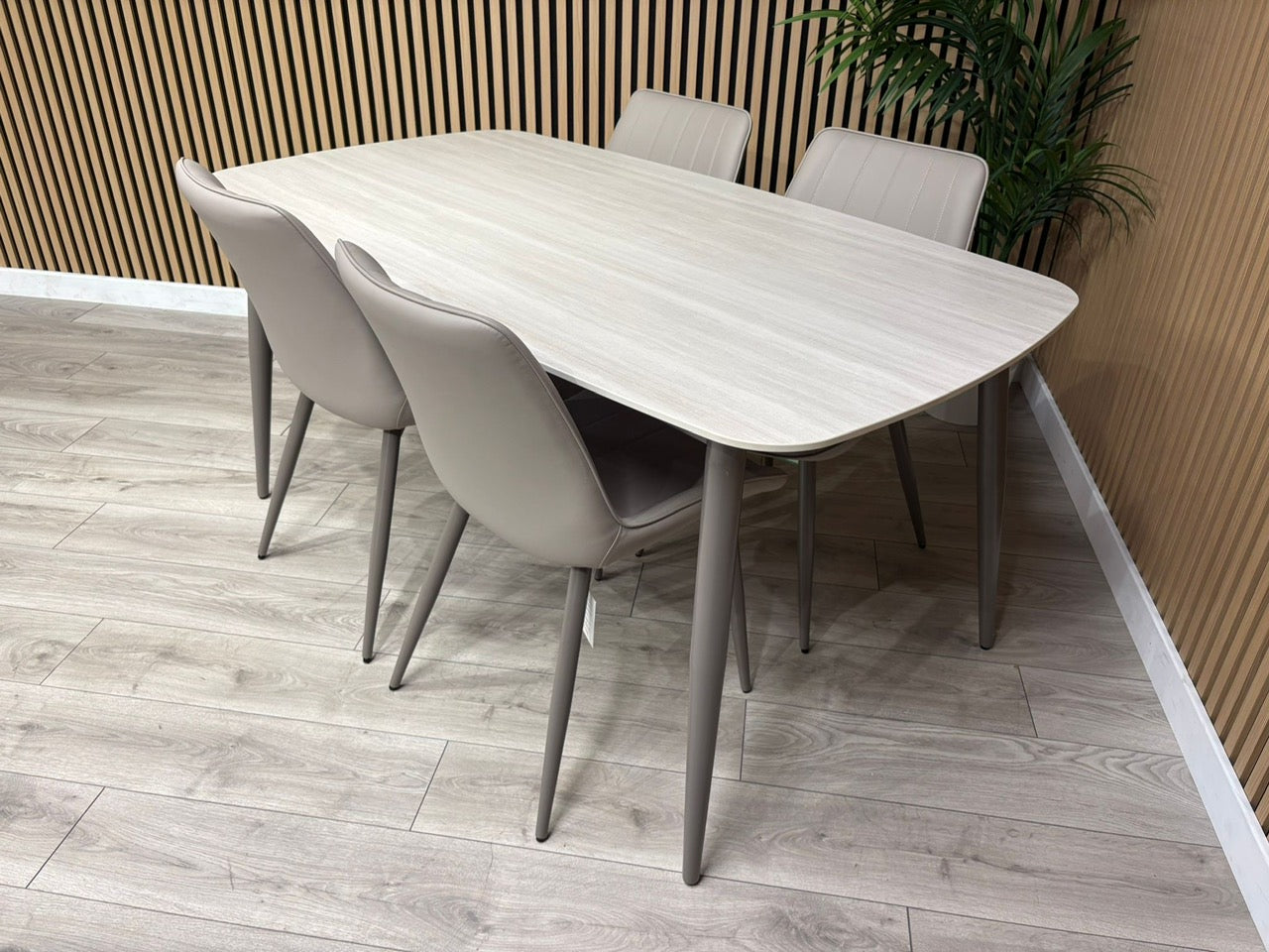DFS Sample - SOLO Dining Table Set, RRP: £1299