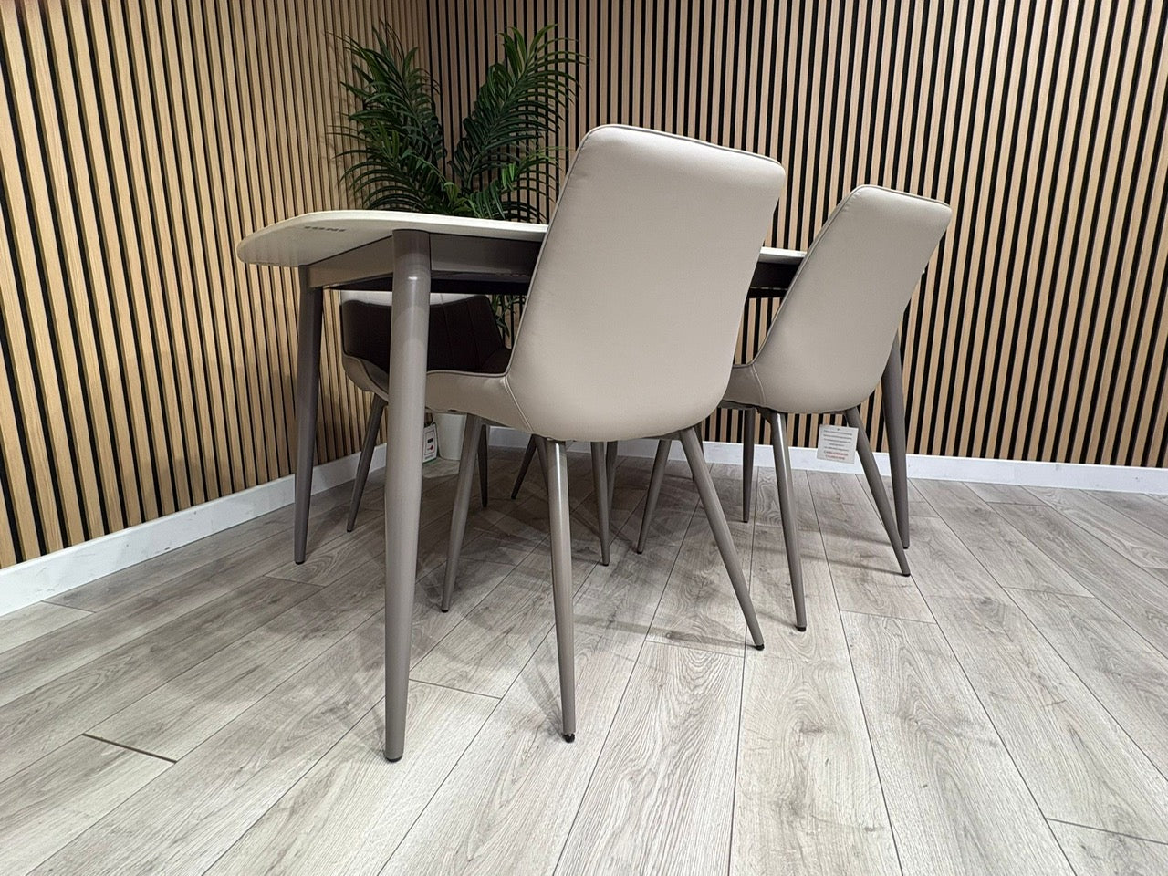 DFS Sample - SOLO Dining Table Set, RRP: £1299