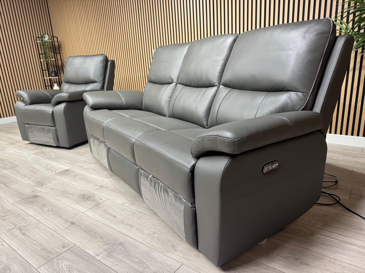 CANNES Leather 3 Seater + Armchair Set Power Recliners RRP £2895