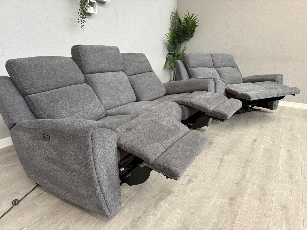 DFS Gilford 3 Seater + 2 Seater Power Recliner Sofa Set - RRP £1978