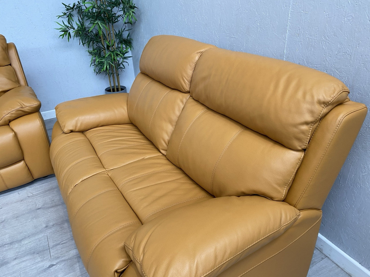 Furniture Village MORENO Leather 3 Seater + 2 Seater Sofa Set - RRP £3,090